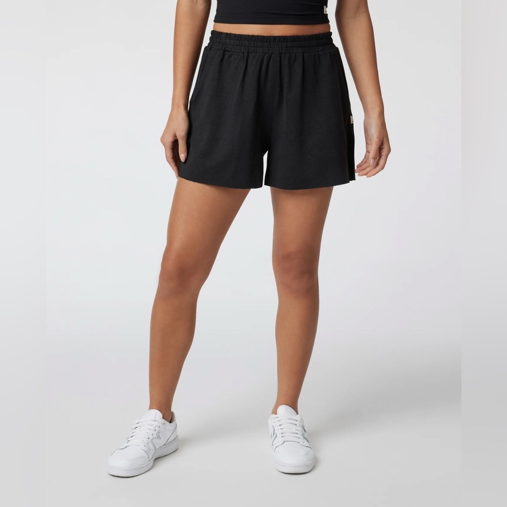 Women’s Vuori Boyfriend Shorts, black size Medium